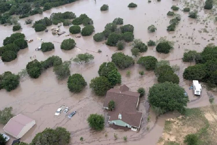 ارتفاع عدد ضحايا فيضانات ولاية تكساس الأمريكية إلى 82 قتيلا