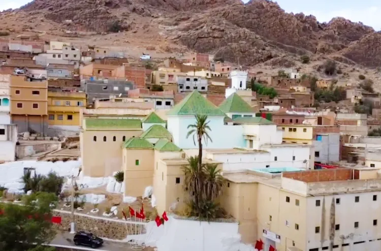 هبة ملكية لشرفاء ومنتسبي ضريح الولي الصالح مولاي بوعزة بخنيفرة