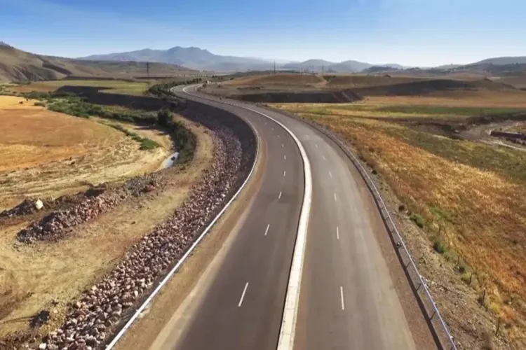 أشغال الطريق السريع تزنيت الداخلة على مشارف الانتهاء