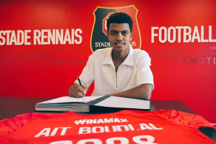 عبد الحميد أيت بودلال يوقع لستاد رين الفرنسي قادما من أكاديمية محمد السادس