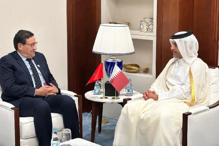 السيد قيوح يتباحث بالدوحة مع نظيره القطري حول سبل تعزيز التعاون في مجال النقل الجوي