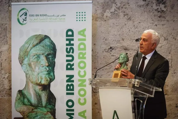 تتويج الكاتب المغربي عبد القادر الشاوي ومعهد ثيربانتيس في المغرب بجائزة ابن رشد