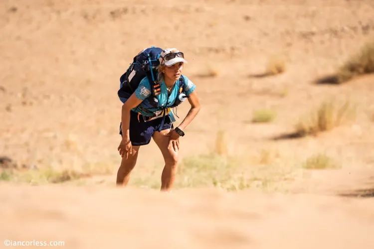 ماراطون الرمال سيدات 2023: عزيزة العمراني تفوز بالمرحلة الرابعة