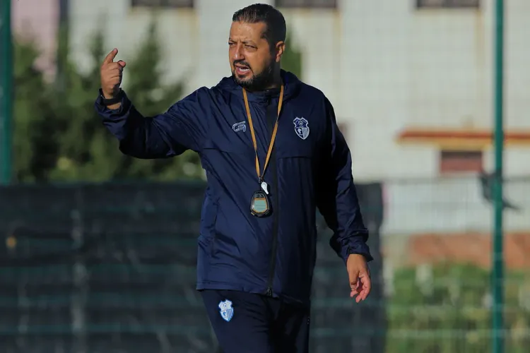 اتحاد طنجة ينفصل عن مدربه عمر نجحي