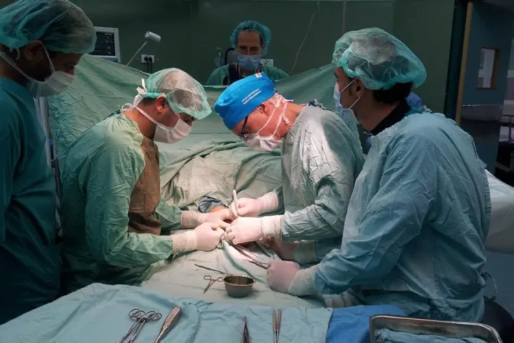 نجاح عملية دقيقة على مستوى العمود الفقري بالمستشفى الإقليمي الإدريسي بالقنيطرة