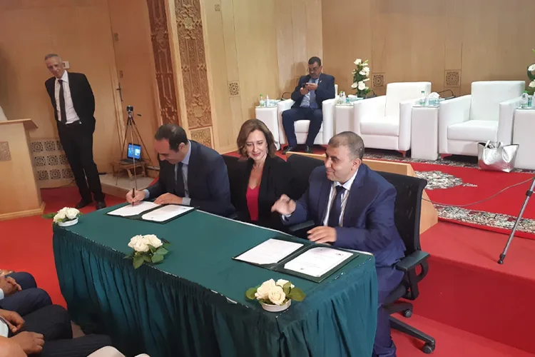 الصناعة التقليدية .. السيدة فاطمة الزهراء عمور توقع 14 اتفاقية مع دار الصانع