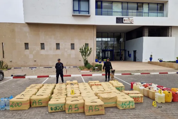 الصويرة.. إحباط محاولة تهريب 3 أطنان و30 كلغ من مخدر الشيرا وتوقيف 3 أشخاص يشتبه في ارتباطهم بشبكة للتهريب الدولي للمخدرات
