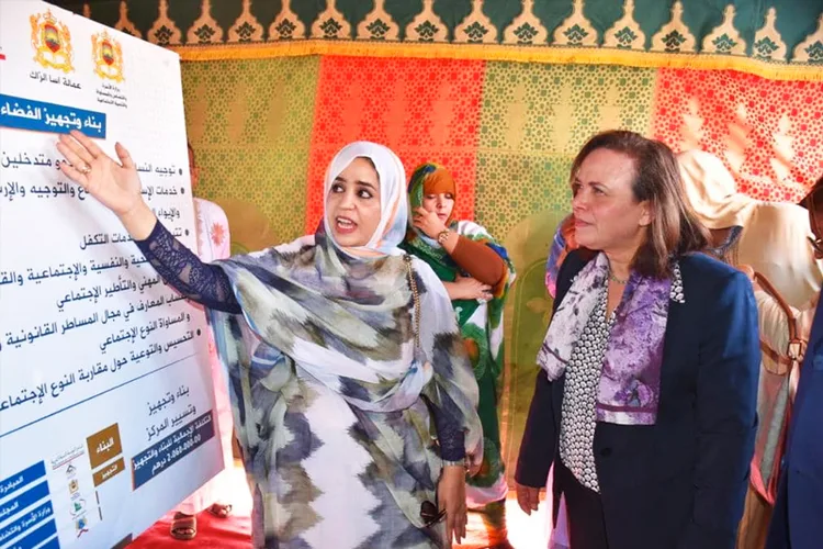 السيدة حيار تقوم بتدشين ووضع الحجر الأساس لمشاريع تنموية بآسا الزاك