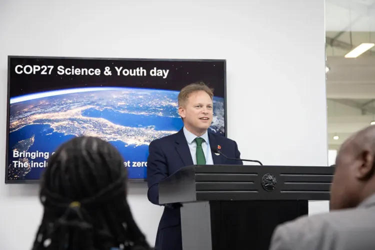 كاتب الدولة البريطاني يشيد بالشراكة القوية بين المغرب والمملكة المتحدة في المجال البيئي