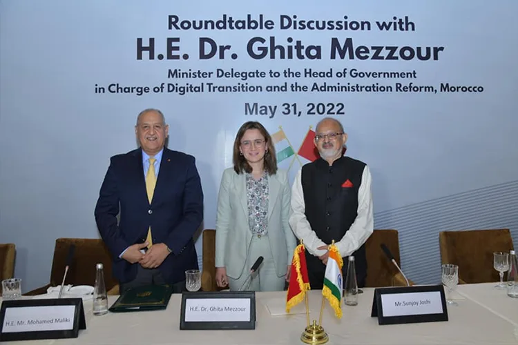 السيدة غيثة مزور تشارك في طاولة مستديرة من تنظيم مركز التفكير الهندي