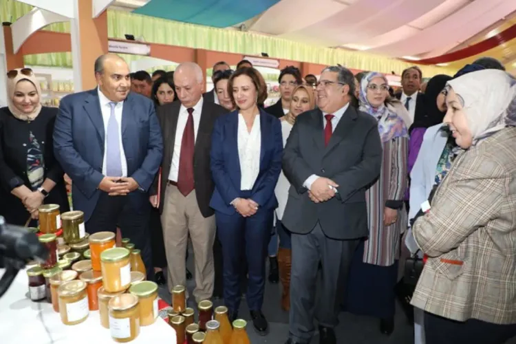 السيدة فاطمة الزهراء عمور تزور المعرض الجهوي للاقتصاد الاجتماعي والتضامني بخنيفرة