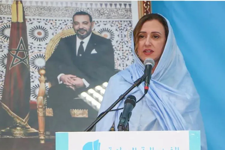 الداخلة.. السيدة عمور تزور عدة مواقع ومشاريع في قطاعي السياحة والصناعة التقليدية