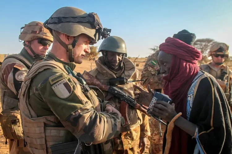 برلمانيون فرنسيون يخشون انحسار فرنسا في إفريقيا بسبب السياسة الإفريقية لماكرون