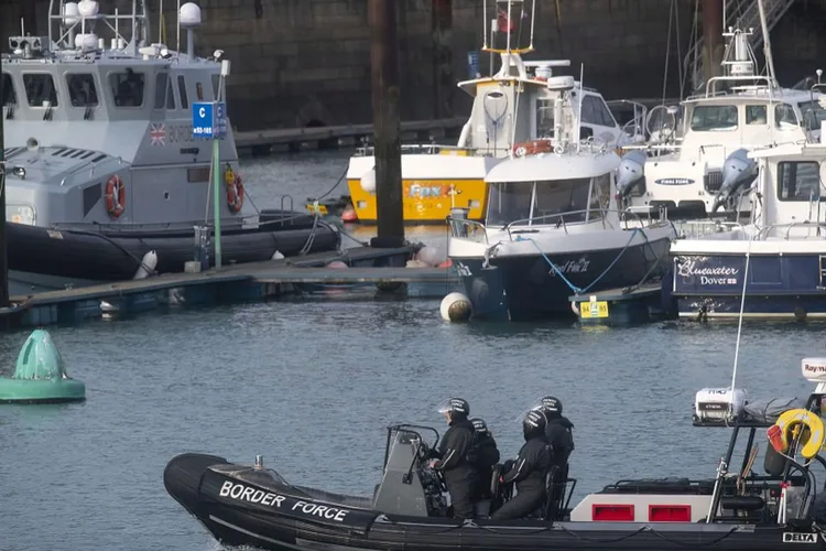 وفاة أربعة مهاجرين أثناء محاولتهم عبور المانش شمالي فرنسا