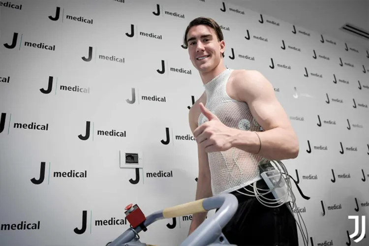 بطولة ايطاليا ... يوفنتوس يضم رسميا المهاجم الصربي فلاهوفيتش