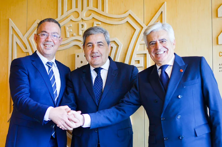 مركب محمد السادس لكرة القدم يستضيف اجتماع توقيع خطاب النوايا بين لقجع وغوميش وروشا