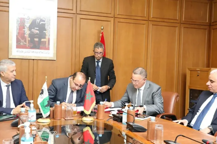 السيد فوزي لقجع يوقع اتفاقيتي قرض لتمويل برنامجي زراعة الحبوب والتغطية الاجتماعية