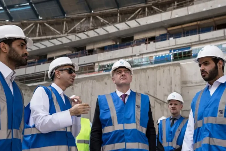 رئيس الفيفا يستقر مؤقتا في الدوحة للإشراف على استعدادات مونديال قطر 2022