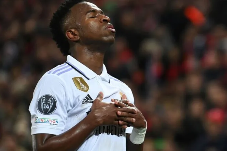 فينيسيوس يحصل على رقم رونالدو