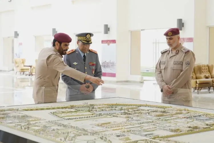 قائد الحرس الملكي يقوم بزيارة للحرس الأميري القطري