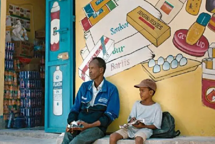 فيلم "قرية قرب الجنة" يتوج بالجائزة الكبرى لمهرجان خريبكة الدولي للسينما الإفريقية