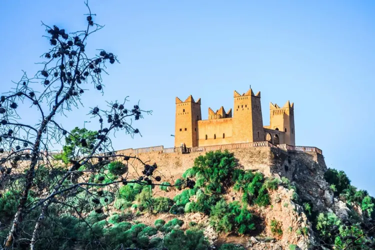 قصر عين أسردون : عين بانورامية تتملى بجمالية مدينة بأسرها