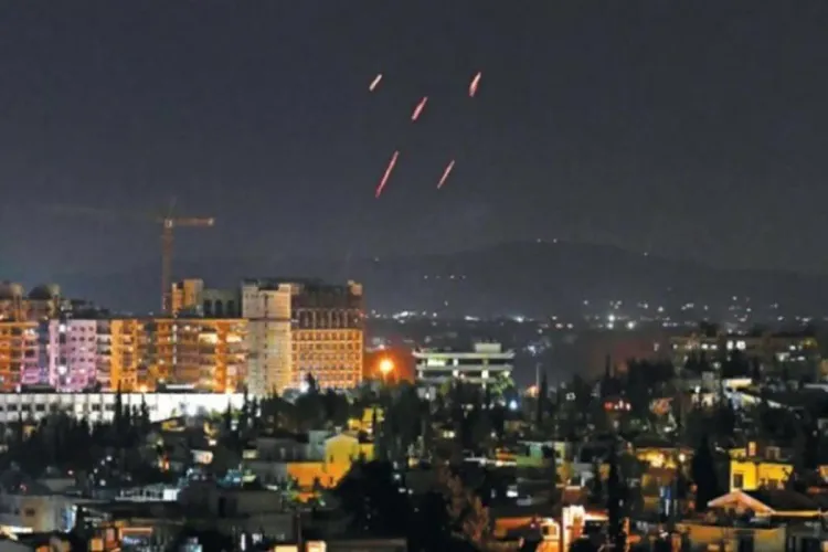 إصابة ثلاثة عسكريين في قصف إسرائيلي استهدف سوريا