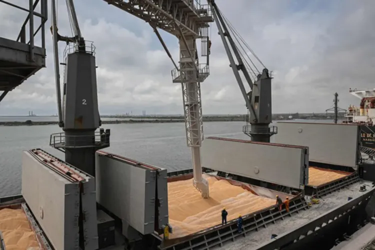 الموانئ الأوكرانية تستأنف تصدير الحبوب