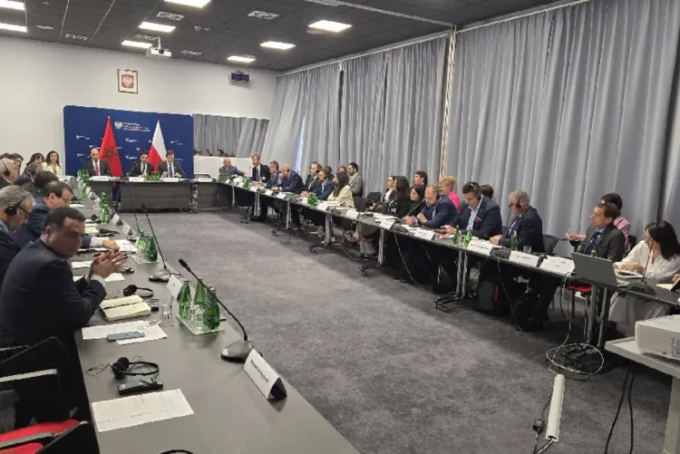 وارسو.. السيد حجيرة يتباحث مع نظيره البولوني حول سبل تعزيز المبادلات التجارية الثنائية