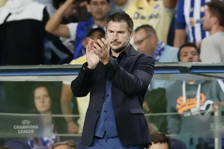 نادي كلوب بروج البلجيكي يتخلى عن خدمات مدربه كارل هوفكنس