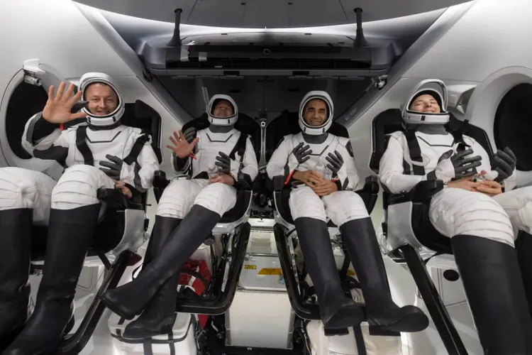 عودة رواد فضاء إلى الأرض بعد مهمة خاصة في محطة الفضاء الدولية