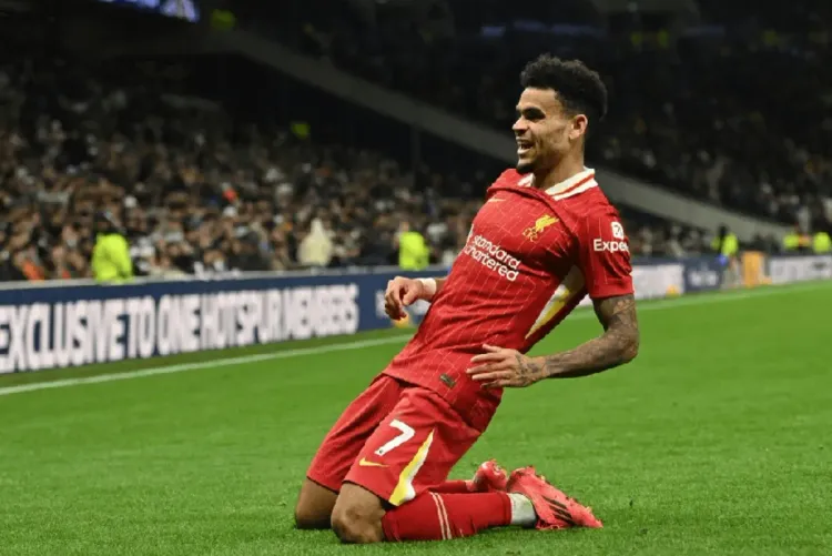 كرة القدم .. بايرن ميونيخ الألماني يتعاقد مع لويس دياس قادما من ليفربول الإنجليزي