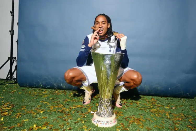 كرة القدم.. توتنهام الإنجليزي يمدد عقد مدافعه سبينس