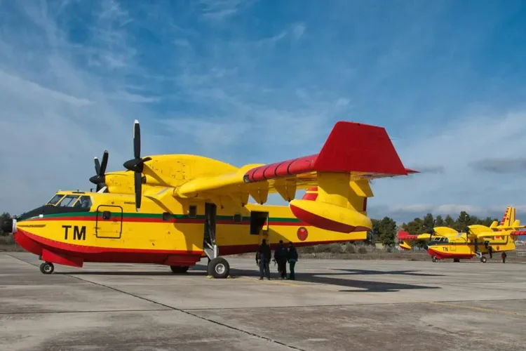 إرسال طائرتين من طراز كنادير للقوات المسلحة الملكية في إطار مكافحة حرائق الغابات بالبرتغال