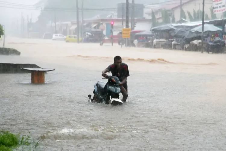 كوت ديفوار: ثمانية قتلى في انهيارات أرضية وفيضانات نجمت عن أمطار غزيرة