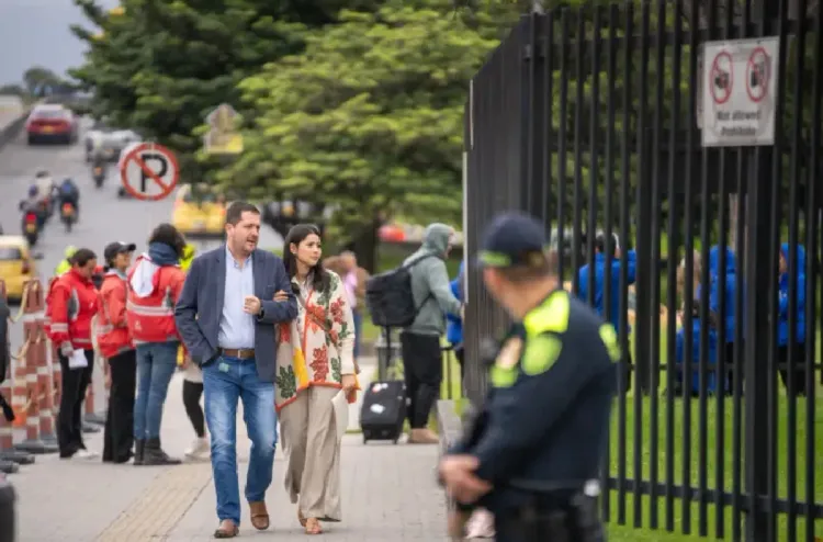 كولومبيا تستأنف رحلات ترحيل المهاجرين من أمريكا