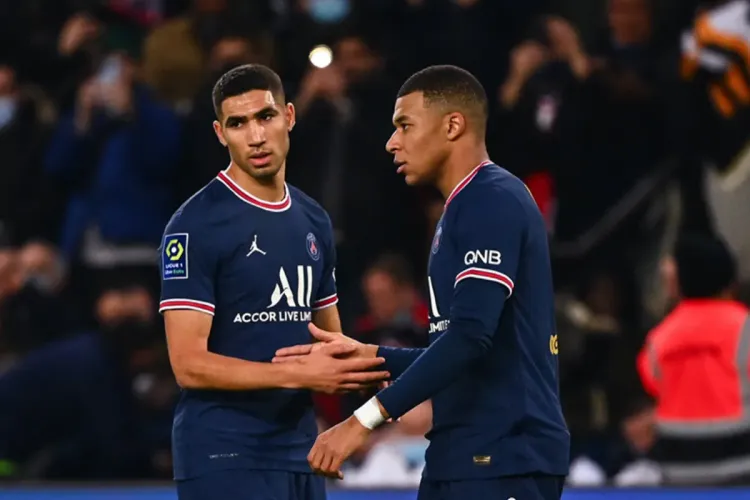 مبابي يدعم أشرف حكيمي ويزوره في مقر إقامة المنتخب المغربي