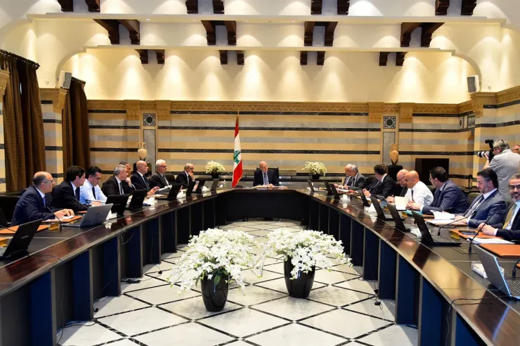 لبنان تقر زيادات في رواتب العاملين بالقطاعين العام والخاص