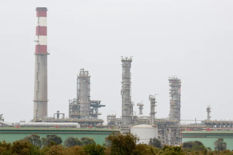 الرباط ومدريد تتفقان على تسريع التعاون للتنقيب عن النفط في سواحل الصحراء المغربية