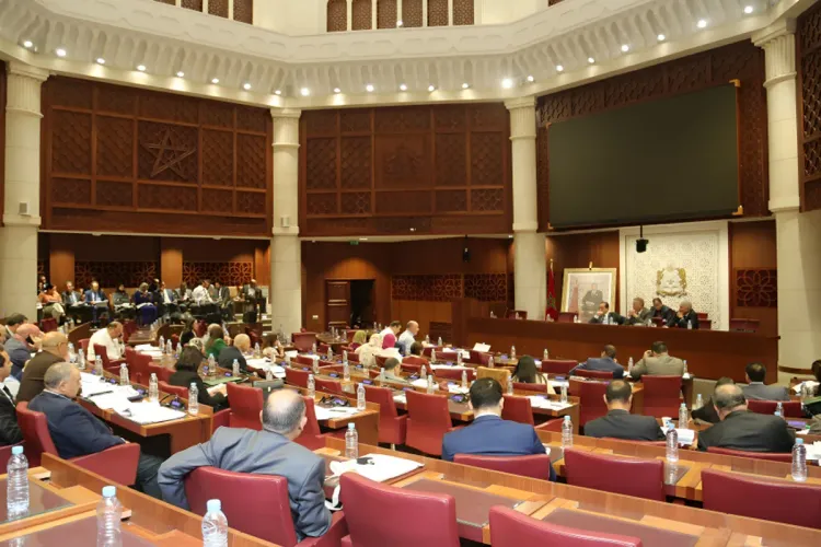 برلمانيون يرون أن فرضيات مشروع قانون المالية واقعية ومقبولة في سياقها، فيما يثير آخرون تساؤلات حول مدى قدرتها على الصمود