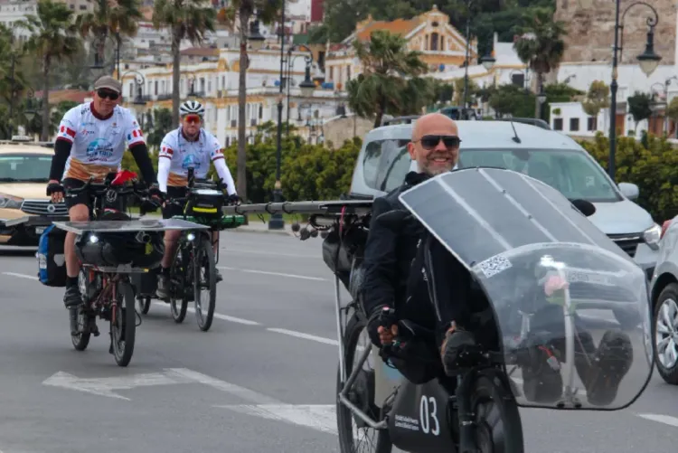 "رحلة الشمس 2025"، لحاق دراجات هوائية بالطاقة الشمسية ينطلق من طنجة نحو العيون