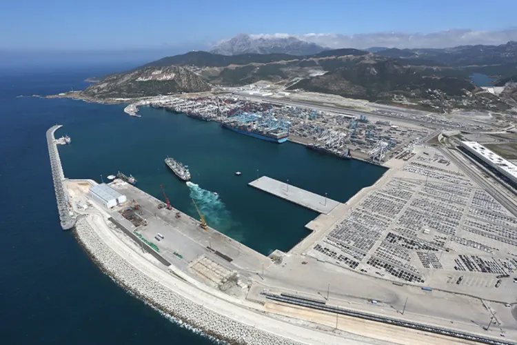 فتح خط بحري جديد محور مباحثات سفير المغرب في إيرلندا وعدد من المسؤولين الإيرلنديين