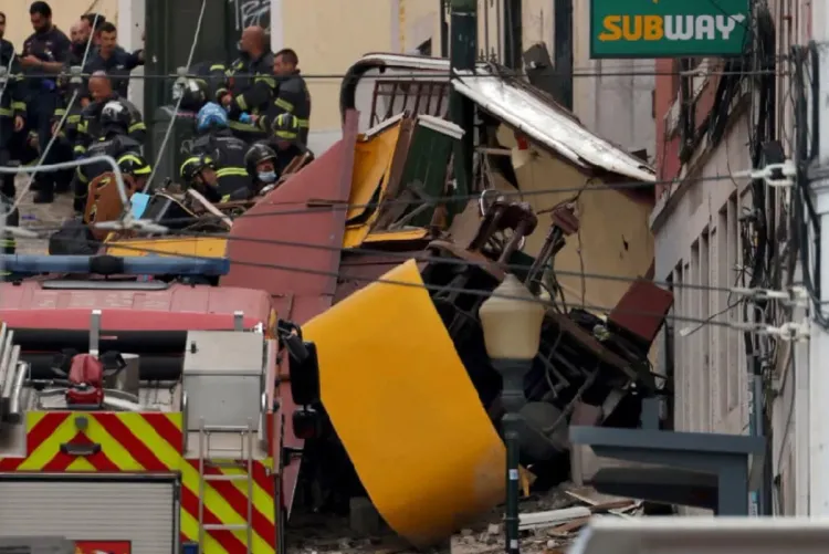 لشبونة.. مصرع 15 شخصا وإصابة 20 آخرين إثر خروج عربة قطار سياحي عن مسارها (حصيلة محينة)