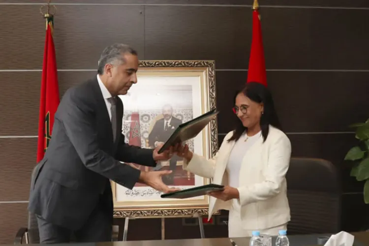 السيد عبد اللطيف الحموشي يوقّع اتفاقية إطار مع رئيسة المجلس الوطني لحقوق الإنسان