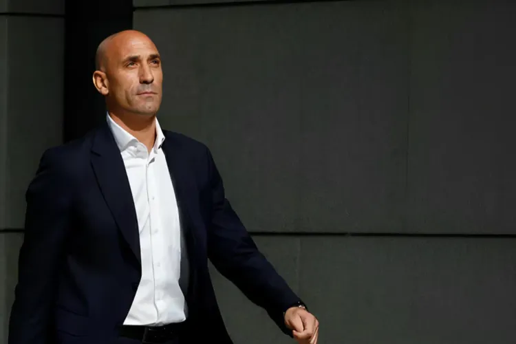 فيفا يوقف رئيس الاتحاد الإسباني السابق روبياليس لمدة 3 سنوات