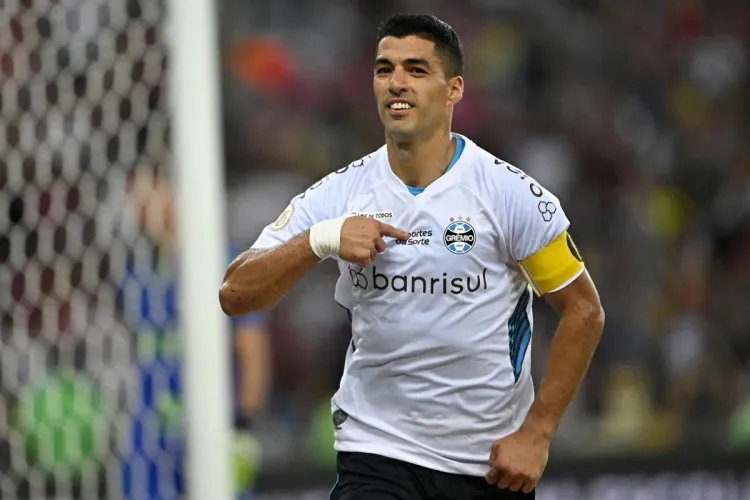 لويس سواريز يودع الدوري البرازيلي ويقترب من مجاورة ميسي