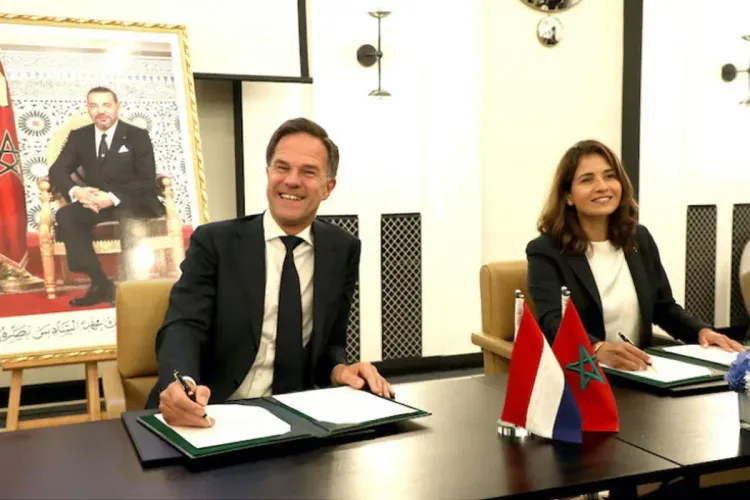 المغرب وهولندا يوقعان مذكرتي تفاهم في مجالي البنيات التحتية العمومية والطاقات المتجددة