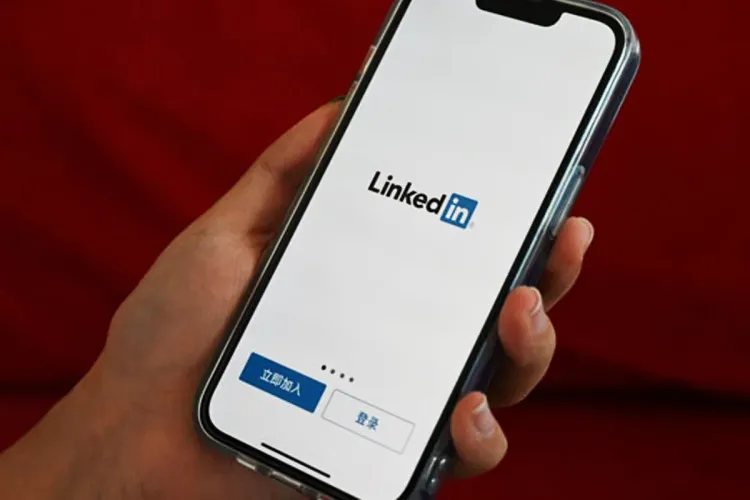 لينكد إن توقف خدماتها في الصين