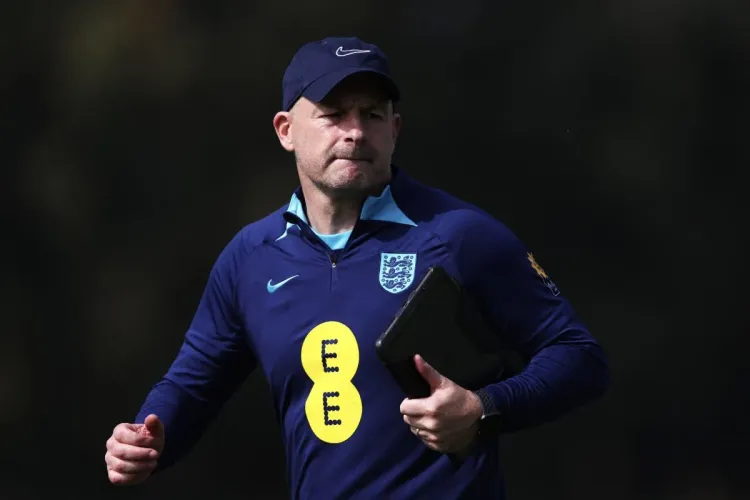 لي كارسلي مدربا مؤقتا للمنتخب الإنجليزي الأول