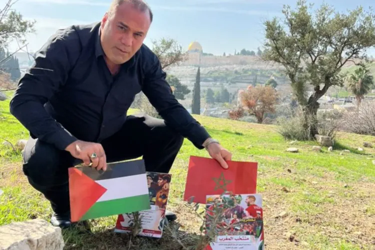 فلسطين : مؤسسة سيدة الأرض تغرس شجرتي زيتون احتفاءً بالمنتخب المغربي